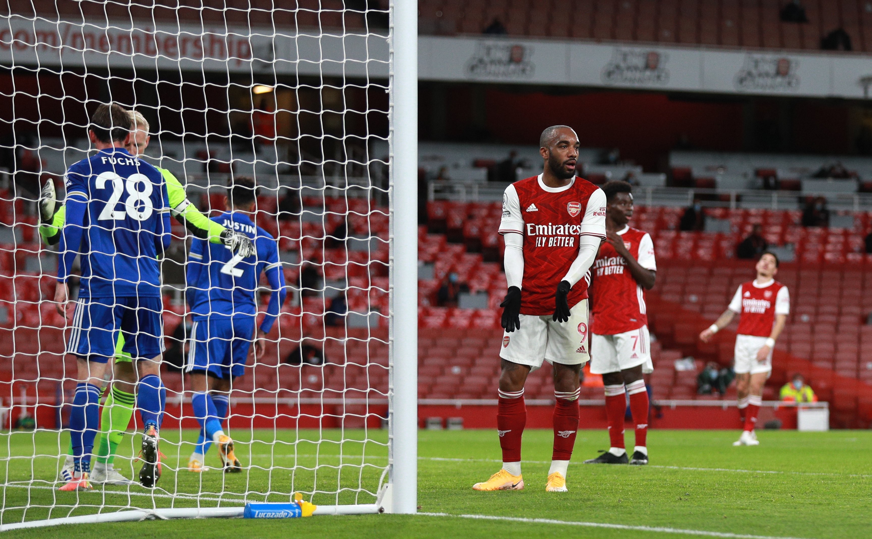 伸到三分线 伸到三分线