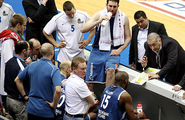 造犯规是球 造犯规是球