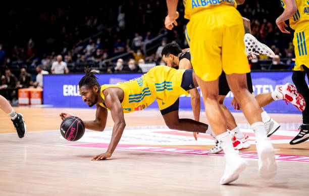 西亚与青训 西亚与青训